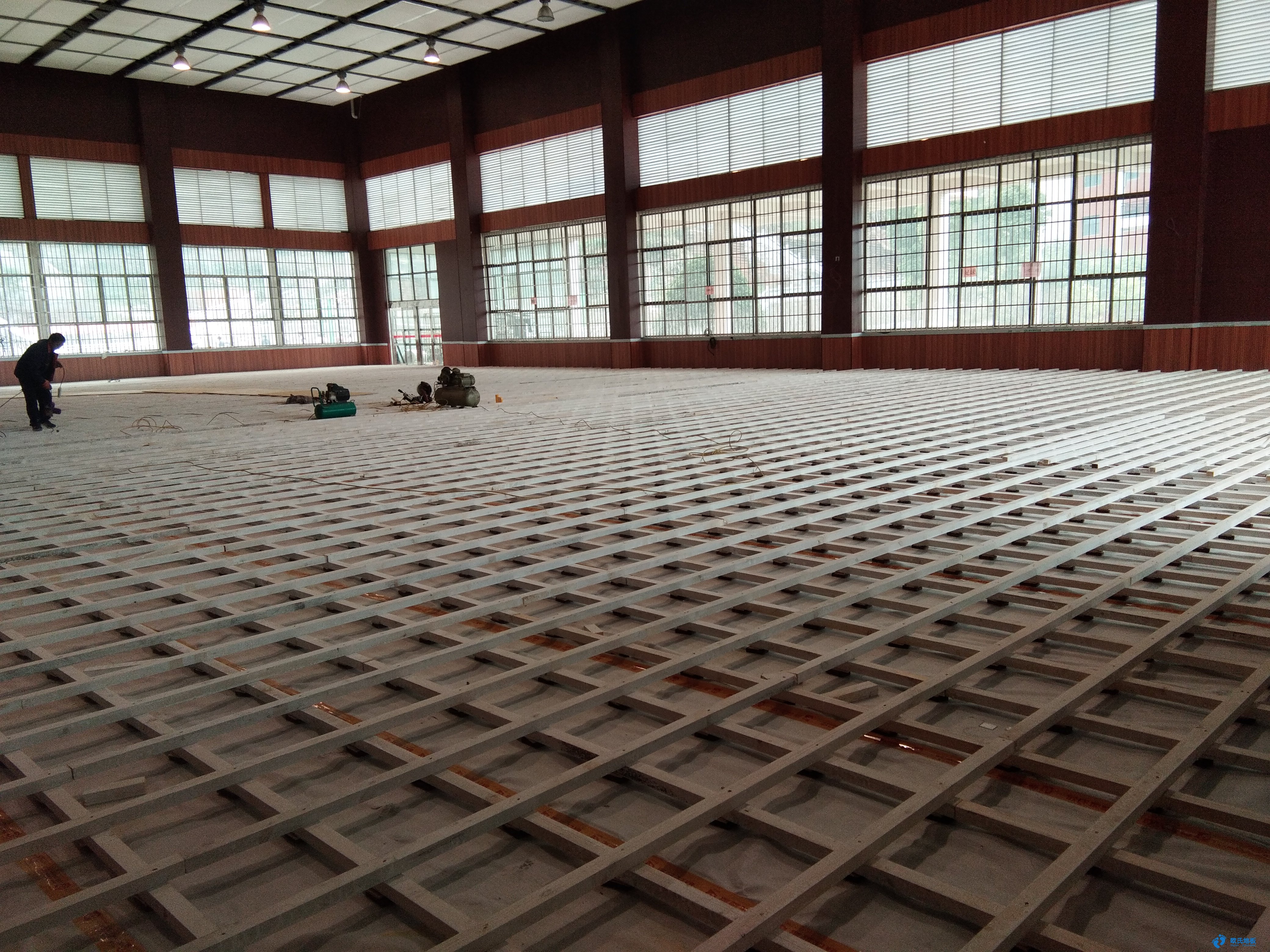 恩陽運(yùn)動(dòng)木地板哪家比較好