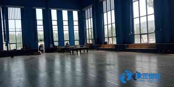 購(gòu)買籃球場(chǎng)木地板安裝公司