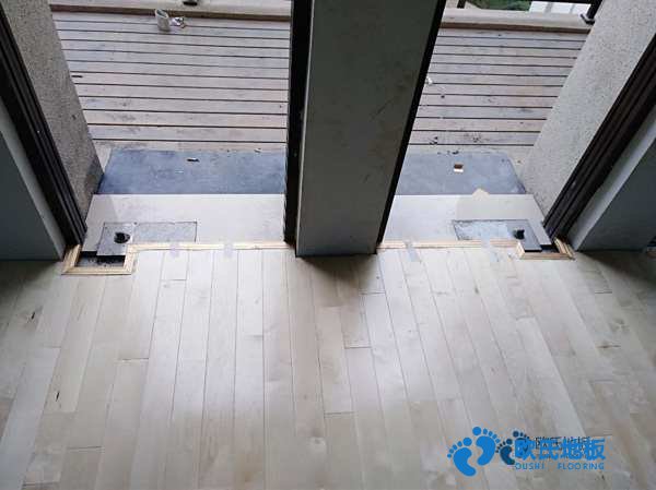 學(xué)?；@球場(chǎng)館地板灰分含量