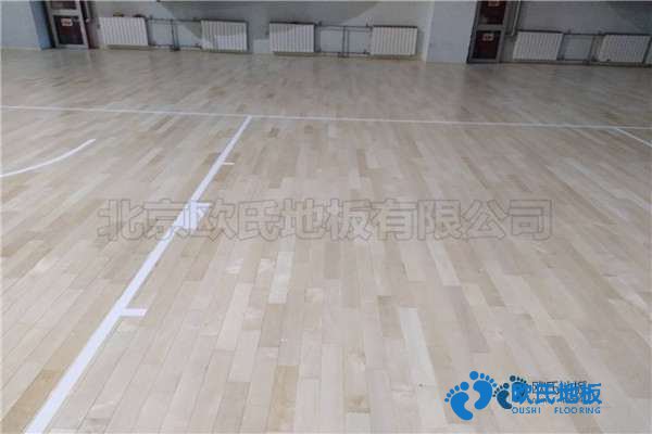 學(xué)校籃球場(chǎng)木地板防護(hù)
