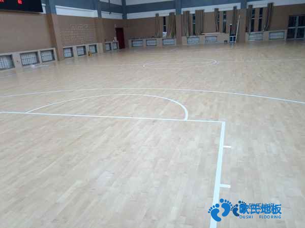 學(xué)?；@球場館木地板特點(diǎn)