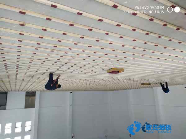 學(xué)?；@球木地板施工步驟