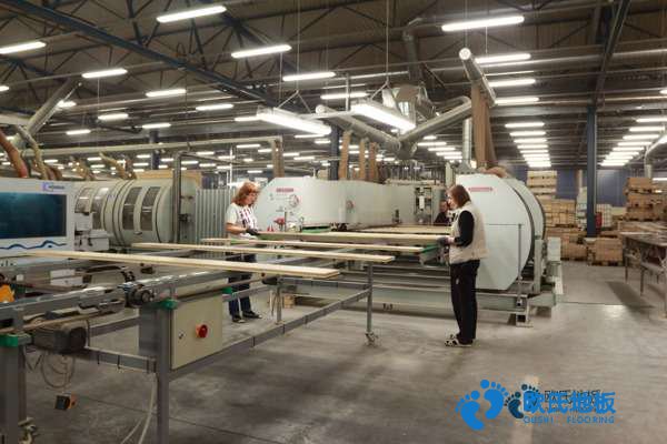 學?；@球場地地板含水率