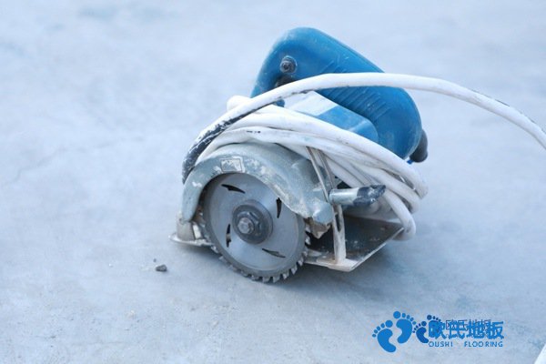 學(xué)?；@球地板有哪些好處