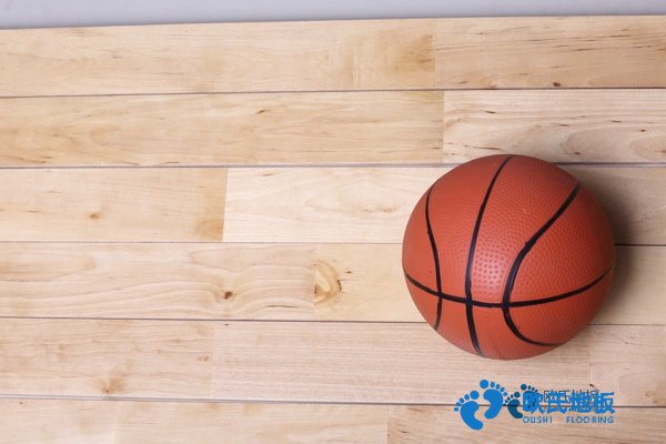 學(xué)?；@球地板有哪些好處