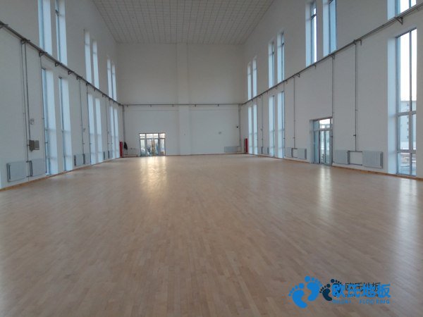 學(xué)?；@球場館地板工藝流程