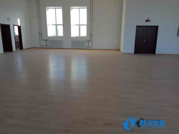 學(xué)?；@球場館地板工藝流程