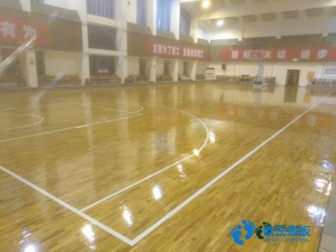 學(xué)?；@球運(yùn)動(dòng)木地板施工流程