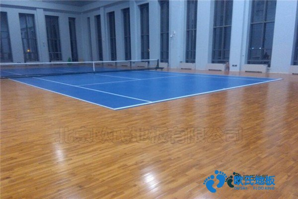 學(xué)校籃球場(chǎng)地地板生產(chǎn)設(shè)備