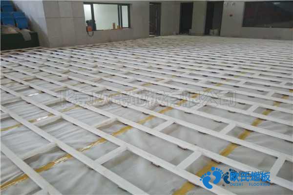 單龍骨運動場館地板維護(hù)保養(yǎng)