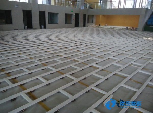 單龍骨運動場館地板維護(hù)保養(yǎng)