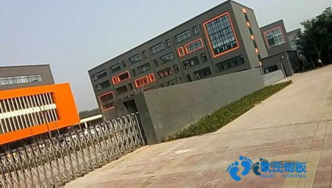 學(xué)校籃球場地木地板的變形量