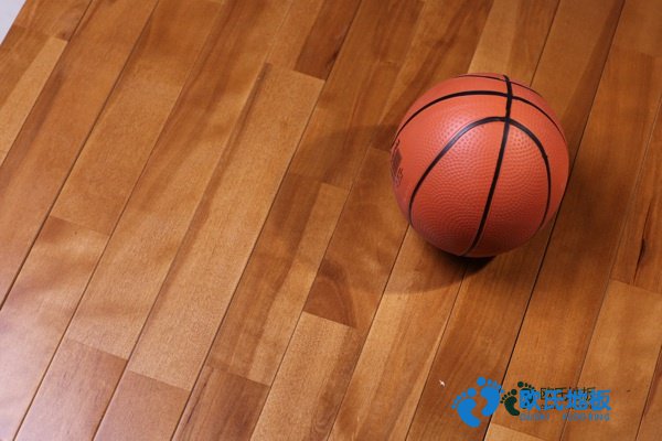 學(xué)?；@球地板摩擦系數(shù)