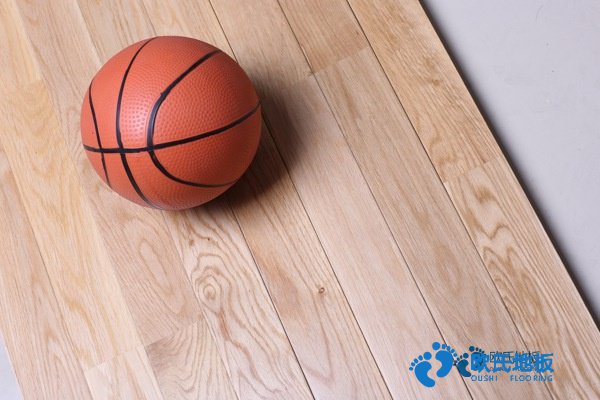 學(xué)?；@球地板施工流程