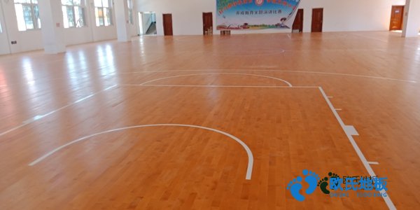 學(xué)?；@球場地木地板耐磨系數(shù)