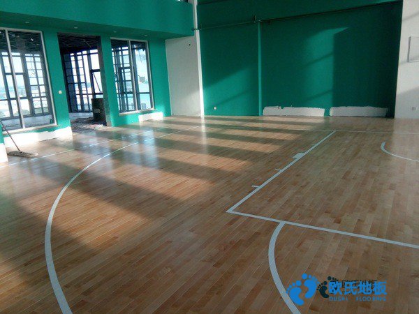 學(xué)?；@球館地板毛板厚度