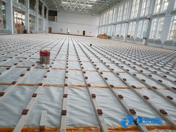 學(xué)?；@球館地板毛板厚度