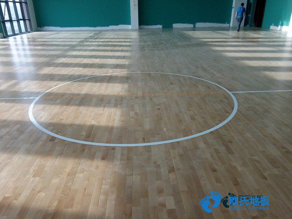 學(xué)?；@球館地板毛板厚度