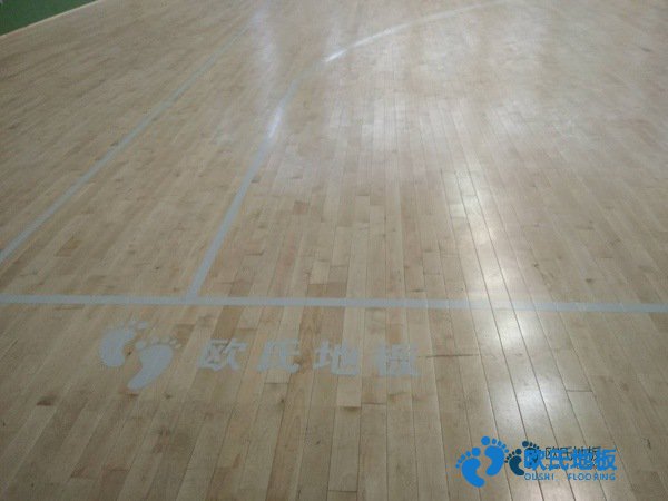 單龍骨運(yùn)動(dòng)場(chǎng)木地板怎么保養(yǎng)