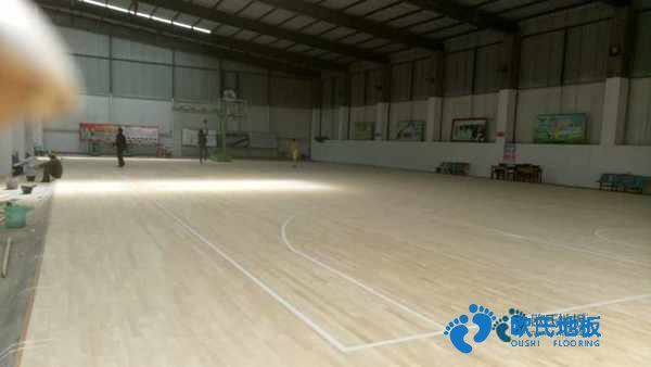 學?；@球場地木地板的回彈率怎么算