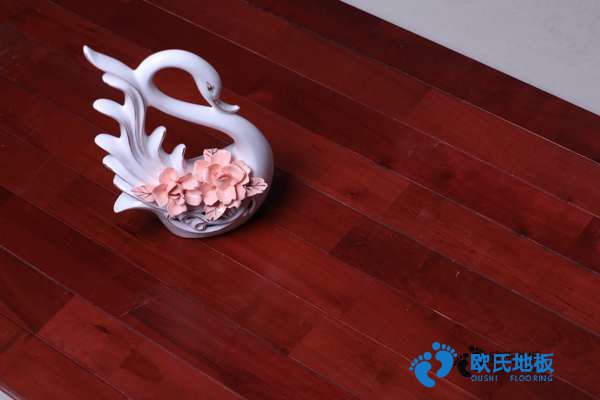 學(xué)?；@球地板特性