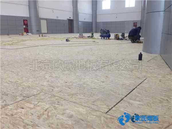 學(xué)?；@球場館地板如何拆