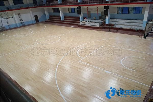 學(xué)?；@球場地木地板優(yōu)點(diǎn)