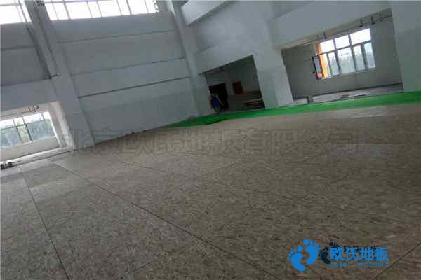 學(xué)?；@球場地木地板用哪種好