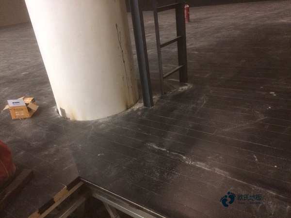 用什么運(yùn)動木地板耐磨度