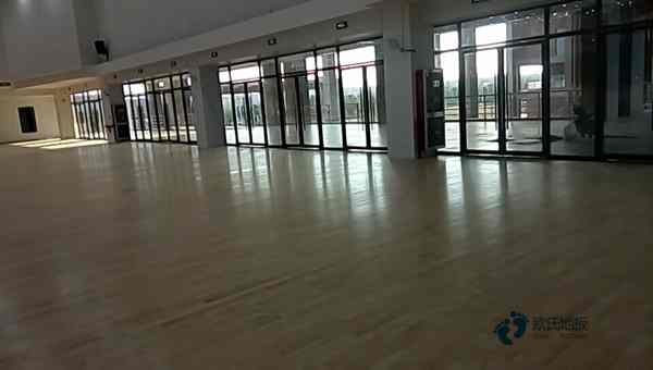 較好的籃球運(yùn)動木地板清潔方法