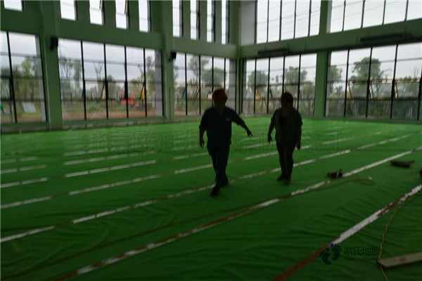 較好的籃球運(yùn)動(dòng)木地板買什么材質(zhì)的好