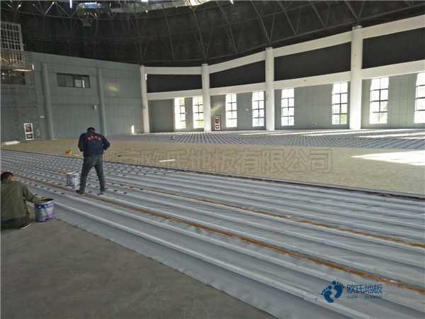 較好的籃球運(yùn)動木地板要用什么擦好