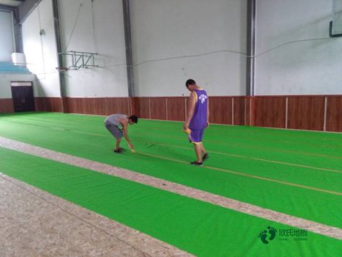 較好的體育運(yùn)動木地板表面起皮原因