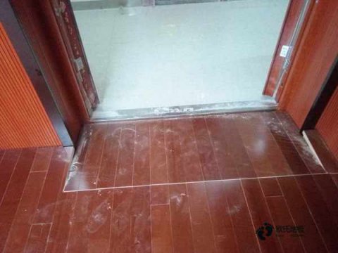 較好的體育運(yùn)動木地板噴漆