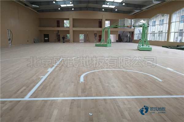 較好的籃球運(yùn)動木地板護(hù)理