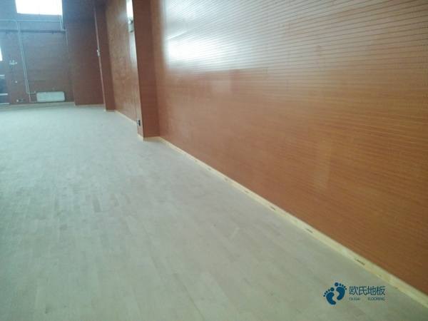 運(yùn)動籃球地板價(jià)格低2