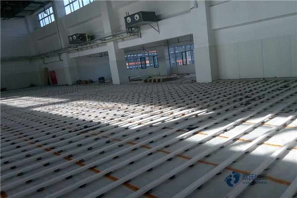 國產(chǎn)運(yùn)動(dòng)場地地板施工單位1