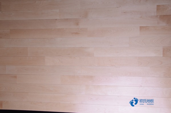 購(gòu)買籃球場(chǎng)館木地板哪種牌子好3