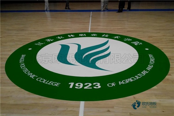 學(xué)校籃球場館木地板施工隊2