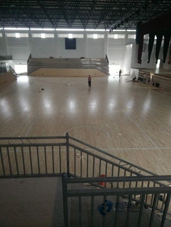 學(xué)?；@球運(yùn)動(dòng)地板施工隊(duì)2