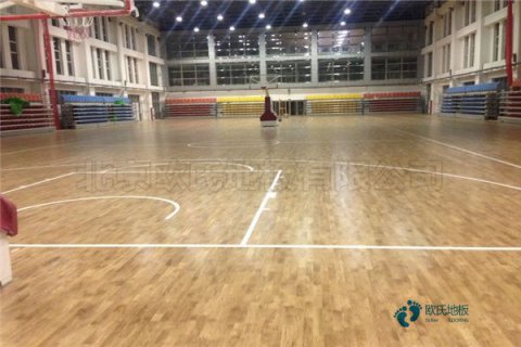 學(xué)?；@球館地板適合籃球館嗎