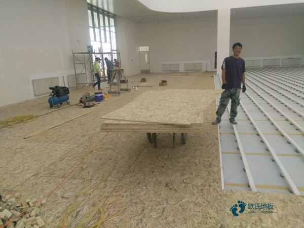 購(gòu)買(mǎi)運(yùn)動(dòng)場(chǎng)地板品牌哪個(gè)好3