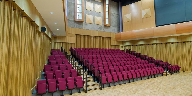 松木舞臺體育木地板施工團(tuán)隊(duì)1