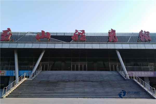 學(xué)?；@球館木地板防潮層2